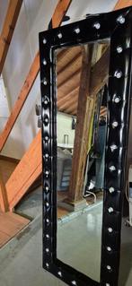 Grote spiegel met lederlook lijst en steentjes, Huis en Inrichting, Woonaccessoires | Spiegels, Ophalen, Zo goed als nieuw, 75 tot 100 cm