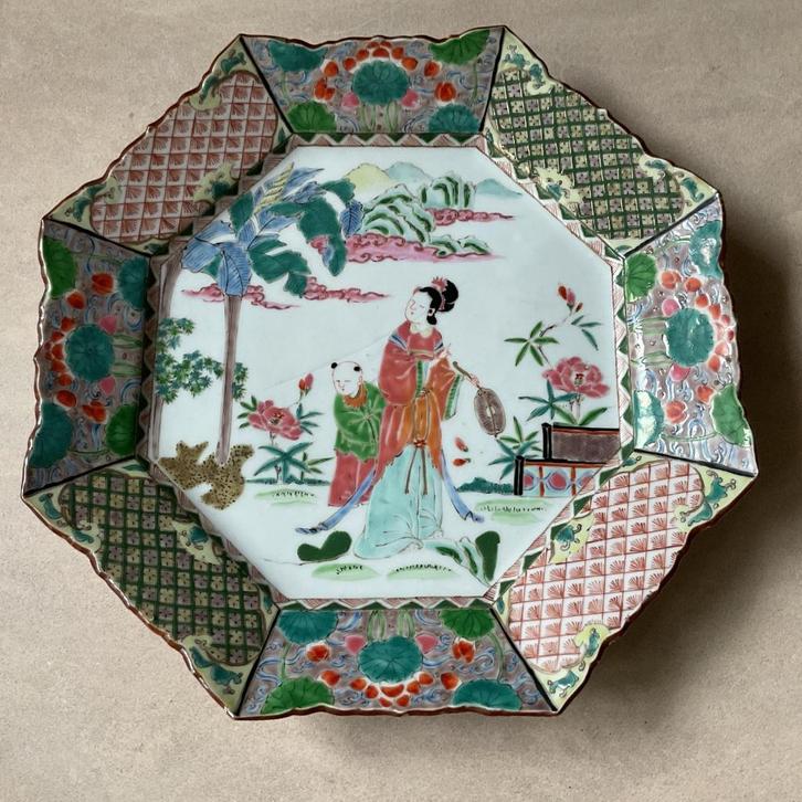 Zeldzaam 8 hoekig 19de eeuws Chinees bord gemerkt in rood, Antiek en Kunst, Kunst | Niet-Westerse kunst, Verzenden