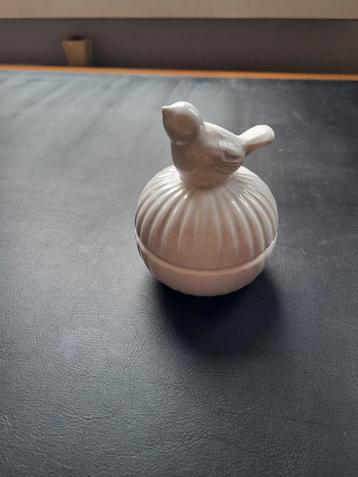 Opbergbakje vogeltje beschikbaar voor biedingen