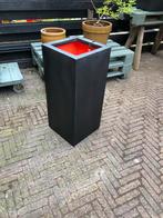 Mooie zwarte plantenbak 2 stuks CAPI EUROPE, Ophalen, Vierkant, Binnen, Zo goed als nieuw