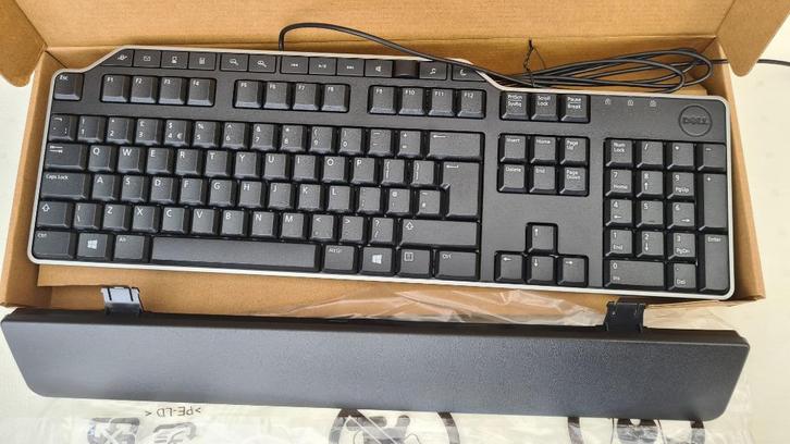 Dell Multimedia Toetsenbord Nieuw Doos met kabel, Computers en Software, Toetsenborden, Nieuw, Qwerty, Bedraad, Ergonomisch, Toetsenbord en muis-set