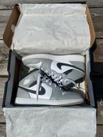 Air Jordan mid 1, Nike Air Jordan, Ophalen of Verzenden, Grijs, Sneakers of Gympen