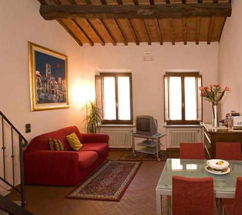 Appartementen op Piazza Grande in Arezzo, Huis en Inrichting, Complete inboedels, Verzenden