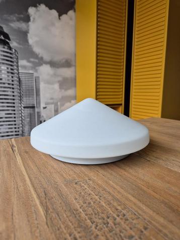 Melkglas plaffonière beschikbaar voor biedingen