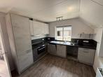 Hoek keuken met AEG apparatuur, Huis en Inrichting, Keuken | Complete keukens, Ophalen, Hoekkeuken, Kunststof, Grijs