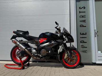 Aprilia Tuono uit 2005 OEM carbon, 2-2 Akrapovic 21.000km beschikbaar voor biedingen