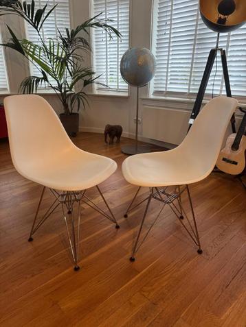 Original Vitra Eames chairs DSR x2   beschikbaar voor biedingen