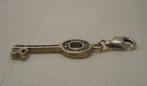 Zilveren Charm bedel sleutel met steentjes nr.941, Sieraden, Tassen en Uiterlijk, Bedels, Overige merken, Verzenden, Zo goed als nieuw