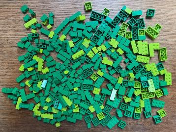 Lot LEGO 250 Bricks in groen en lime diverse afmetingen beschikbaar voor biedingen
