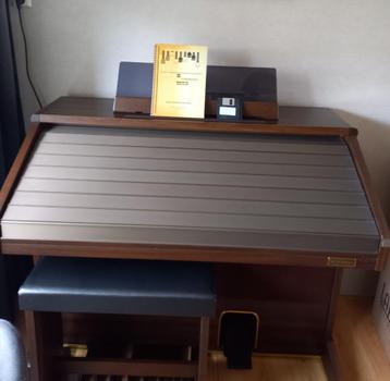 Te koop Hammond XT-100 beschikbaar voor biedingen
