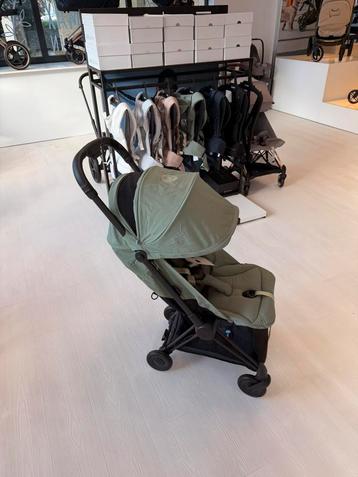 Showmodel Cybex Coya Buggy Leaf Green - Matt Black Frame beschikbaar voor biedingen