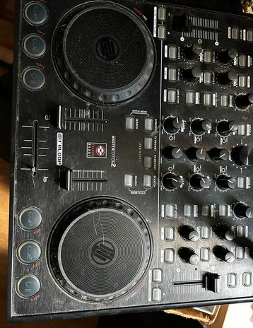 Draaitafel/DJnooit gebruikt staat alleen maar te verstoffen. beschikbaar voor biedingen