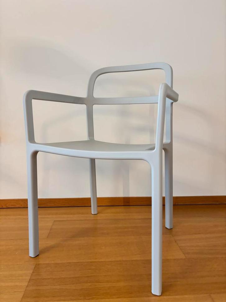 Twee IKEA YPPERLIG stoelen - lichtgrijs, Huis en Inrichting, Stoelen, Zo goed als nieuw, Twee, Kunststof, Grijs, Ophalen