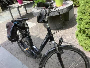Elektrische damesfiets merk trek  donker blauw als nieuw beschikbaar voor biedingen