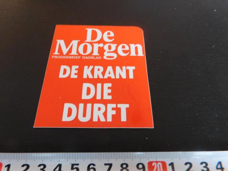 sticker de morgen progressief dagblad de krant die durft, Verzamelen, Stickers, Zo goed als nieuw, Ophalen
