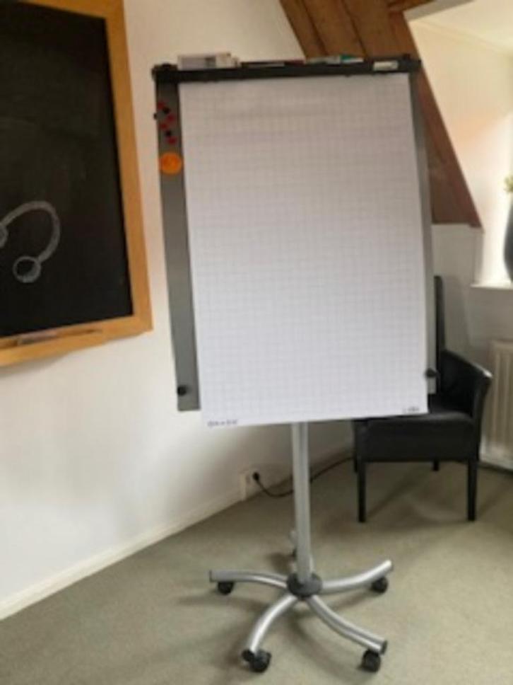 Verrijdbare, moderne flip-over, Diversen, Schoolborden, Zo goed als nieuw, Whiteboard, Mobiel, Ophalen