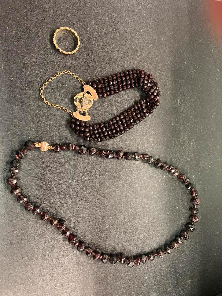 Lot granaat sieraden 14 karaat goud, Antiek en Kunst, Antiek | Goud en Zilver, Goud, Ophalen of Verzenden