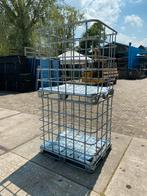 Grote partij stapel kratten / kooien, Ophalen