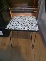 Vintage Bijzettafel met Tegelblad, Huis en Inrichting, Tafels | Bijzettafels, Ophalen, Minder dan 45 cm, Minder dan 55 cm, Gebruikt
