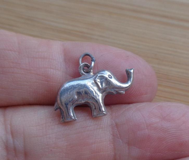 zilveren vintage bedel olifant [668], Sieraden, Tassen en Uiterlijk, Bedels, Zo goed als nieuw, Overige merken, Zilver, 1 bedel