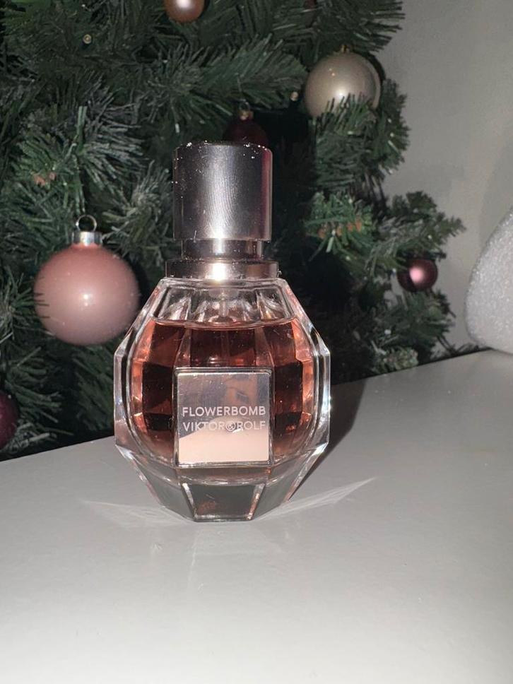 Viktor&Rolf Flowerbomb Parfum - 30ml, Sieraden, Tassen en Uiterlijk, Uiterlijk | Parfum, Zo goed als nieuw, Ophalen of Verzenden