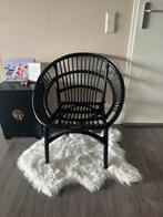 Zwarte rotan stoel, Huis en Inrichting, Stoelen, Ophalen, Zo goed als nieuw