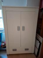 Stevige witte kledingkast met grijze handvaten en poten., Huis en Inrichting, Kasten | Kledingkasten, Ophalen, 100 tot 150 cm