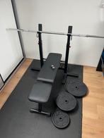 Fitnessbank met stang en gewichten - 4 jaar oud, Sport en Fitness, Fitnessmaterialen, Ophalen, Gebruikt, Benen, Fitnessbank