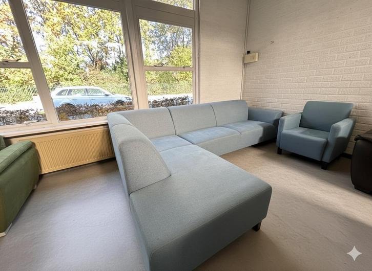 Luxe lichtblauwe Goossens hoekbank + fauteuil, Huis en Inrichting, Fauteuils, Zo goed als nieuw, Stof, 125 cm of meer, 75 tot 100 cm