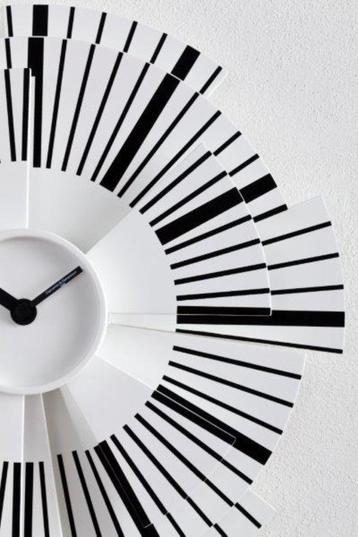 wandklok Otto e mezzo beschikbaar voor biedingen