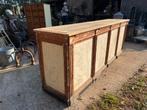 Oude toonbank of kookeiland met marmer geschilderde panelen