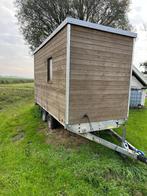 Unieke houten hut op Saris-aanhanger (met stroom), Ophalen, Gebruikt