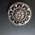 Oude broche, knoopbroche uit de oude doos, Overige materialen, Gebruikt, Minder dan 4 cm, Ophalen of Verzenden