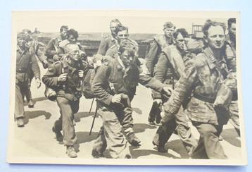 Capitulatie WO II: uittocht Edelgermanen (Duitse soldaten). beschikbaar voor biedingen