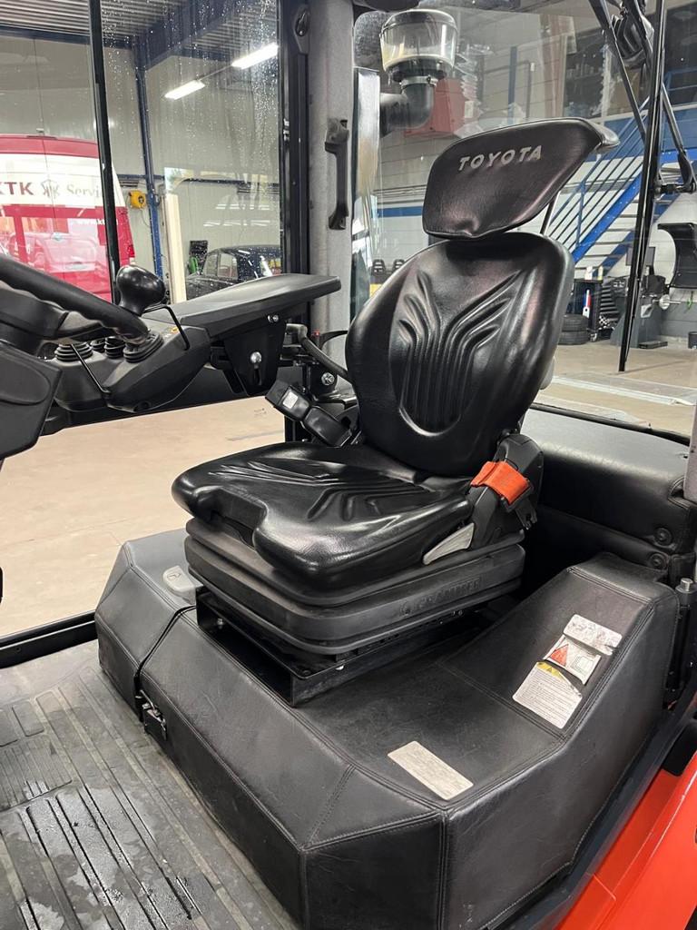 Toyota 52-8FDJF35 Triplex mast 2023 Cascade vorkverstellers, Auto's, Toyota, Gebruikt, Overige carrosserieën, Origineel Nederlands