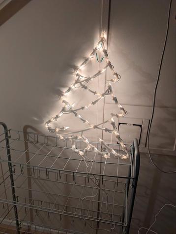 Verlichte kerstboom  beschikbaar voor biedingen