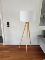 2 Zuiver lampen. 1 tafellamp en 1 vloerlamp wit met hout, Ophalen, Gebruikt, Hout, Minder dan 100 cm