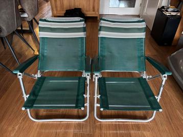 2 stevige opklapbare strand stoeltjes beschikbaar voor biedingen