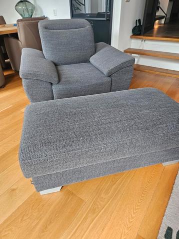 Stoel sofa met hocker beschikbaar voor biedingen