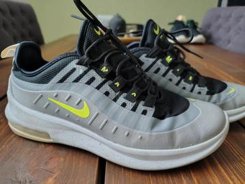 Nike sneakers  beschikbaar voor biedingen