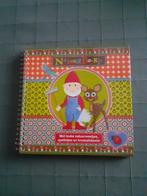 Natuurboekje met weetjes spelletjes en knutselideeën, Ophalen of Verzenden, Zo goed als nieuw