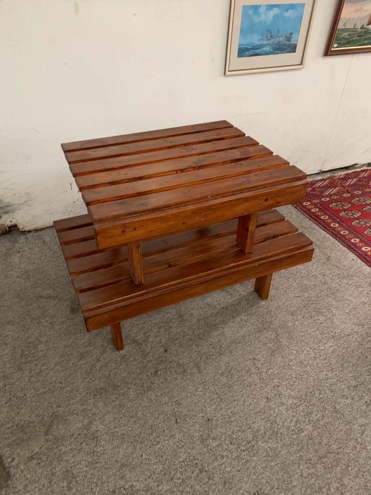 Bank twee leuke jaren 70 houten lattenbankken, Huis en Inrichting, Banken | Bankstellen, Ophalen of Verzenden