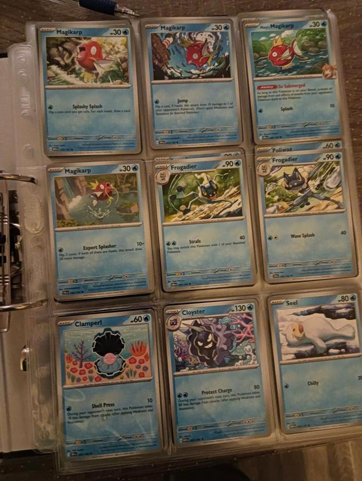een grote map deel 1 vol pokemon kaarten op kleur, Hobby en Vrije tijd, Verzamelkaartspellen | Pokémon, Zo goed als nieuw, Ophalen of Verzenden