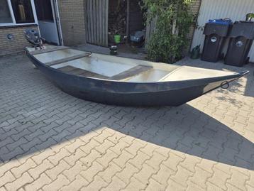 Mooie stalen schouw evt. met 4 pk 4-tact Yamaha beschikbaar voor biedingen