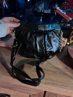 Zwarte kunstleren crossbody tas met plooien en rode voering, Sieraden, Tassen en Uiterlijk, Tassen | Damestassen, Ophalen of Verzenden