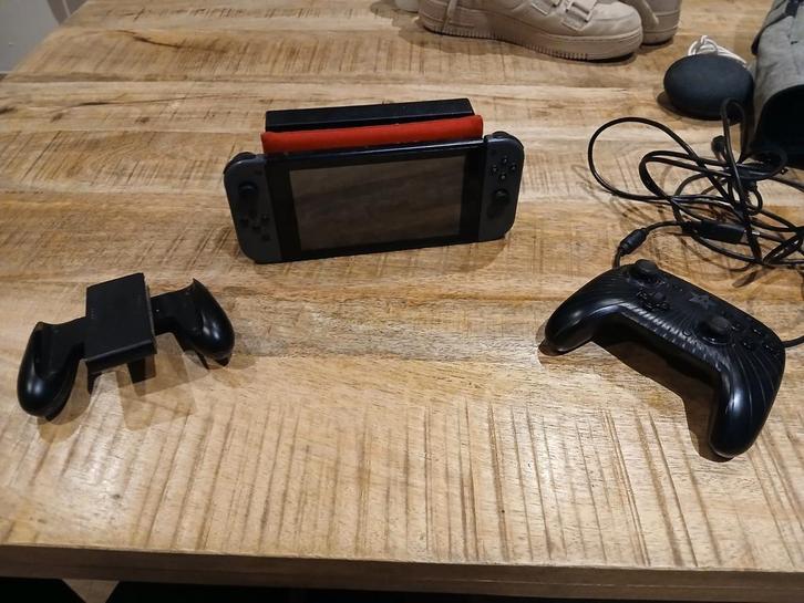 Te koop eerste generatie nintendo Switch, Spelcomputers en Games, Games | Nintendo Switch, Gebruikt, 3 spelers of meer, Vanaf 7 jaar