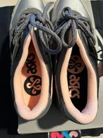 Woei X Asics, Ophalen of Verzenden, Zo goed als nieuw