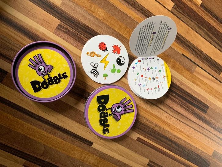 Dobble kaartspel, Hobby en Vrije tijd, Gezelschapsspellen | Kaartspellen, Zo goed als nieuw, Ophalen of Verzenden