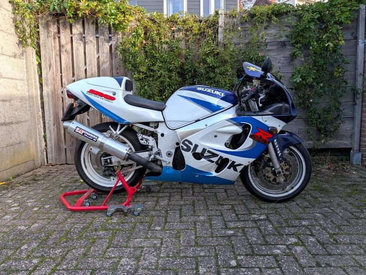 Suzuki GSX-R 600 1999, Motoren, Motoren | Suzuki, Particulier, Super Sport, meer dan 35 kW, 4 cilinders, Minimaal motorrijbewijs A1
