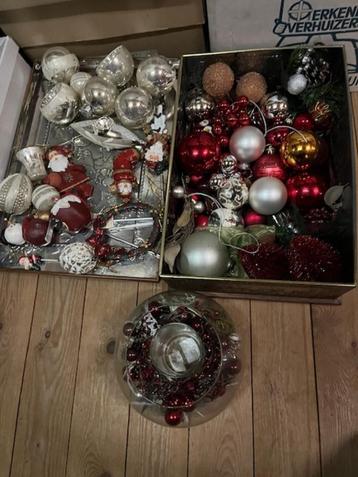 Kerstballen etc. beschikbaar voor biedingen